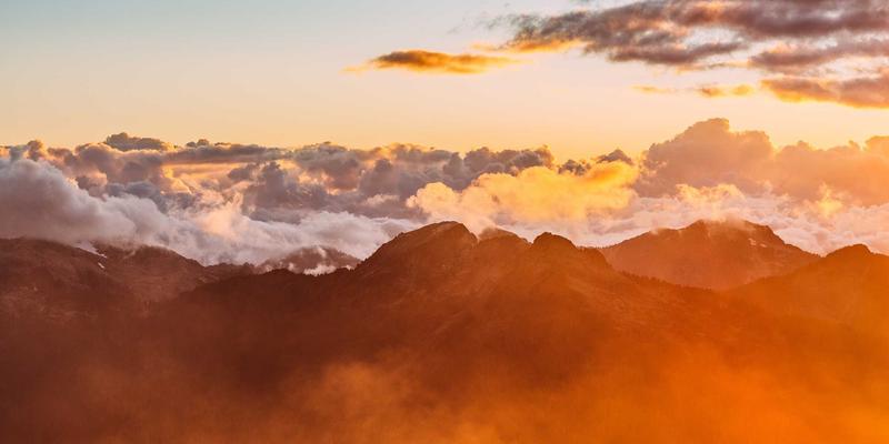 专业军备与生存装备：现代战术装备的核心要素与民用演化