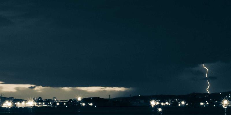 从户外装备到专业军规：生存装备的进阶选择与实战技巧